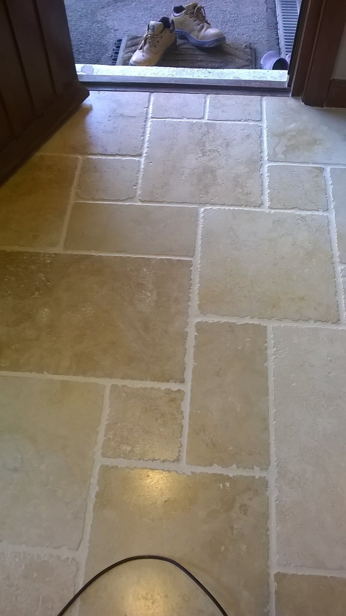 Travertine_floor_cleaning_in_leicestershire_2